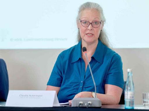 Claudia Ackermann bei der Einführung